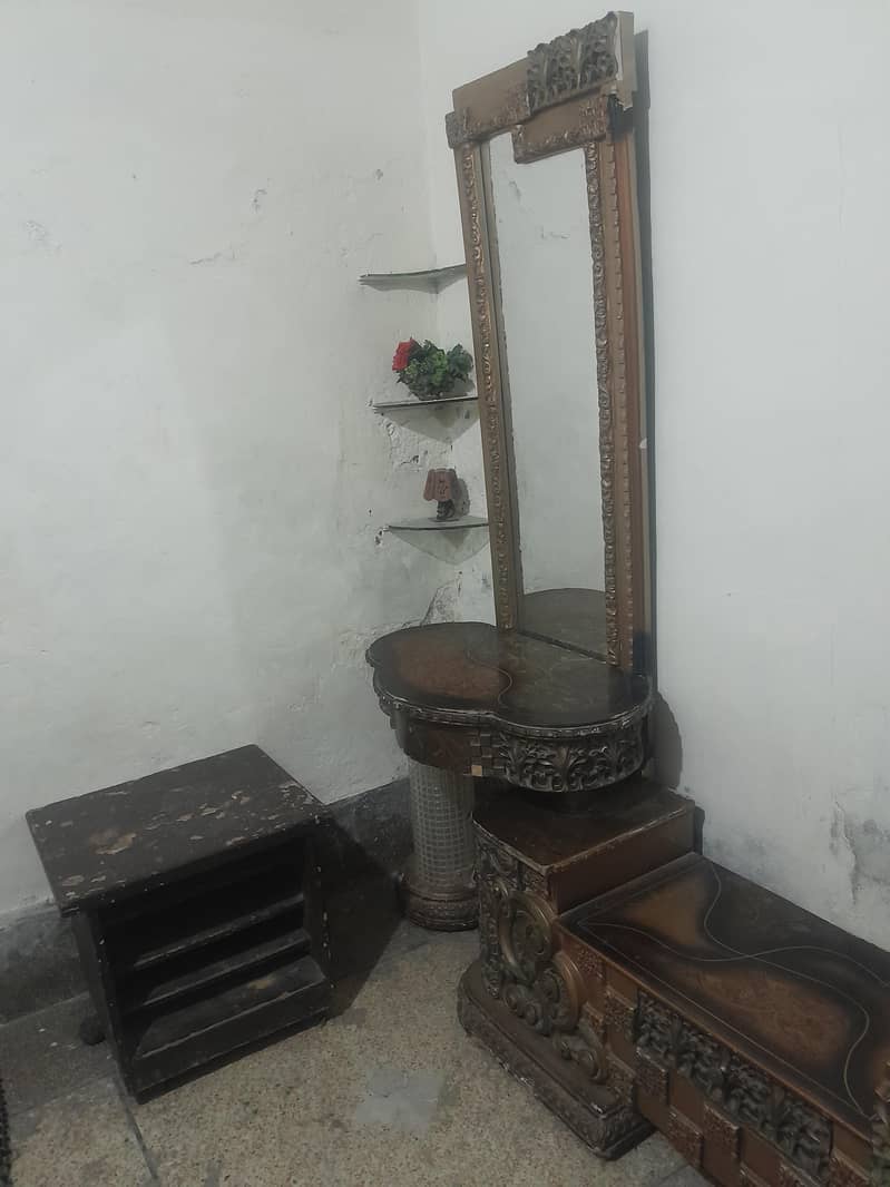 dressing table and one side table 0