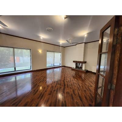 Luxury 5 Bedroom House with Swimming Pool