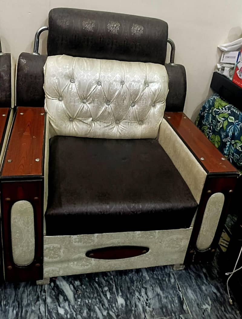 Sofa set with Table 4