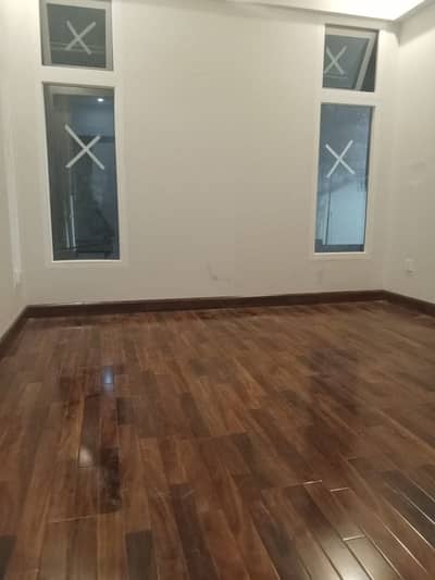 Flat Of 1550 Square Feet In DHA Phase 5 For Sale