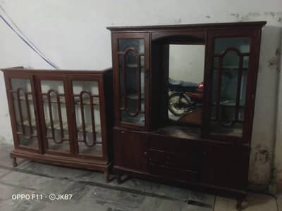1 table, 1 Almari, 1 showcase