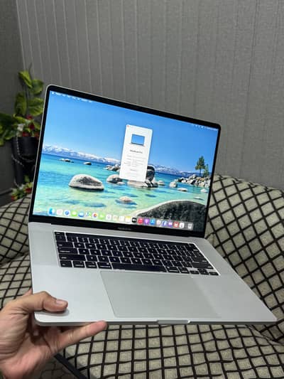 Macbook pro 2019 16 inch i7 16/512 with genuine charger