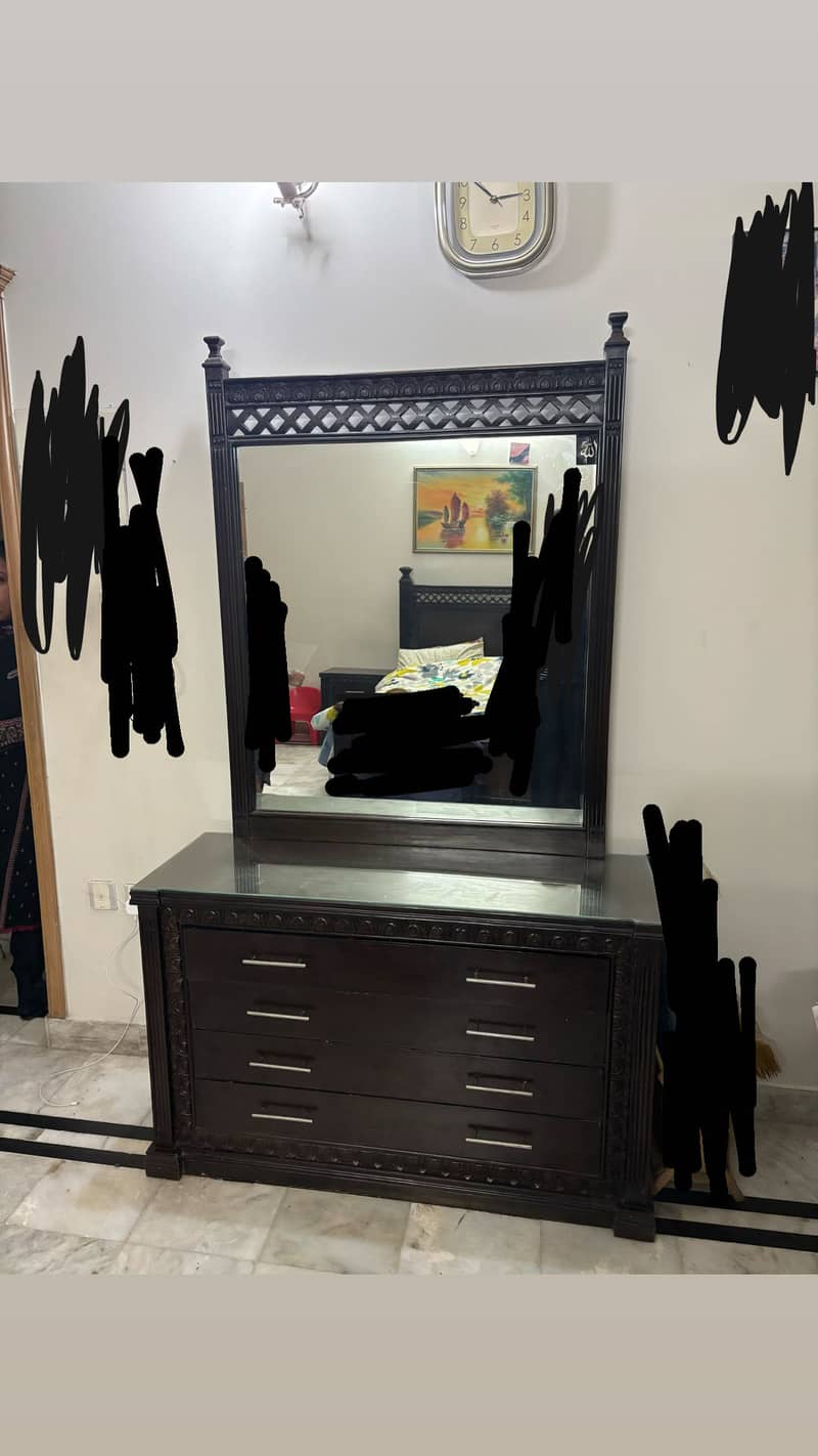 bed, side tables, dressing table, settee 6