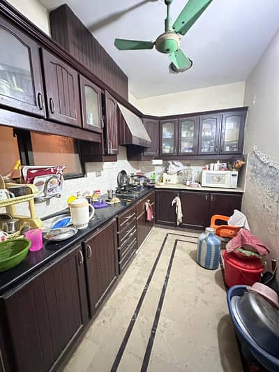 5.5 Marla Ground Portion For Rent (Farooq Colony Near Packges Mall)