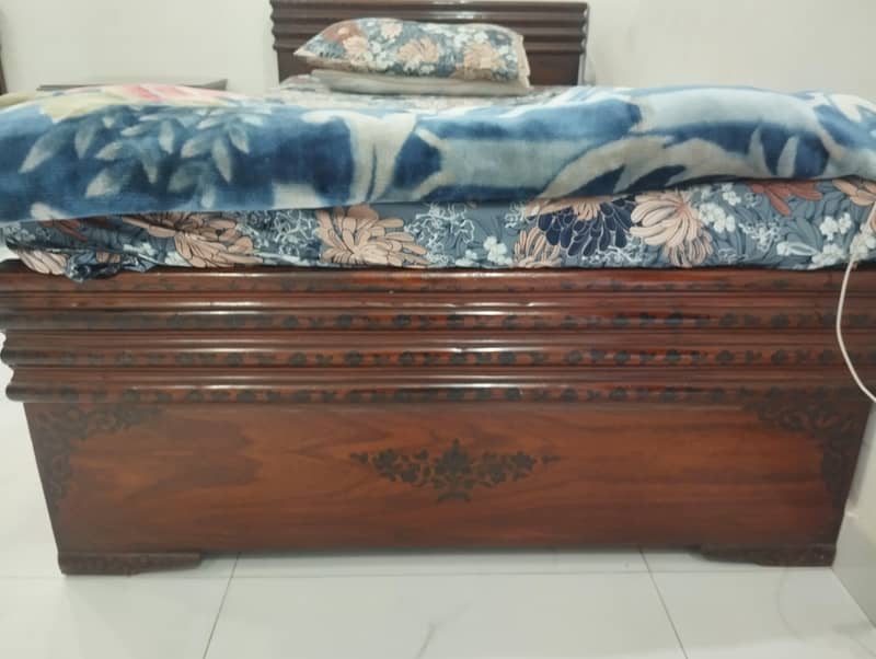 2 Single bed with one side table 1