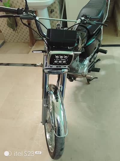Honda cg125 22/23 model Total jeniun bike for sale