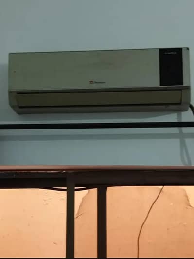 1 ton dawalance ac good condition gas full service done