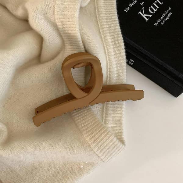 Simple Color Hair Clips for Women – Clear Claws, Trendy Hair Accessories