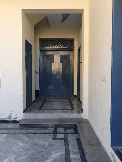 8 MARLA HOUSE FOR RENT.