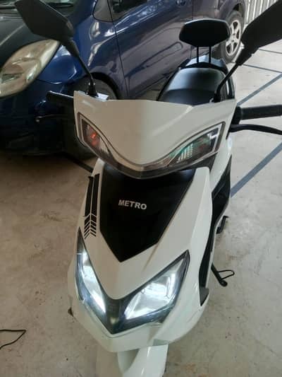metro thrill scooty