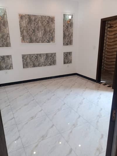 Bed Tv Lounge Kitchen Flat For Rent