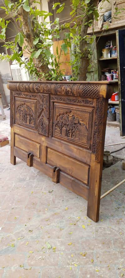 Double bed with 2 side tables and dressing. In pure wood