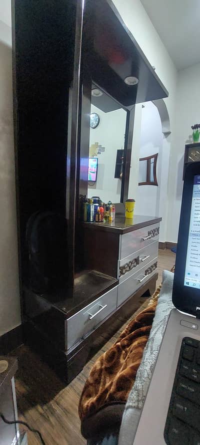 Complete bed Set For Sale in very good condition