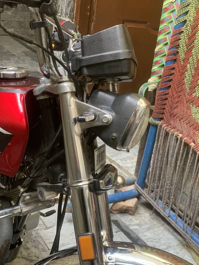 Honda 125 24 model red colou engine geniun no open no reapir