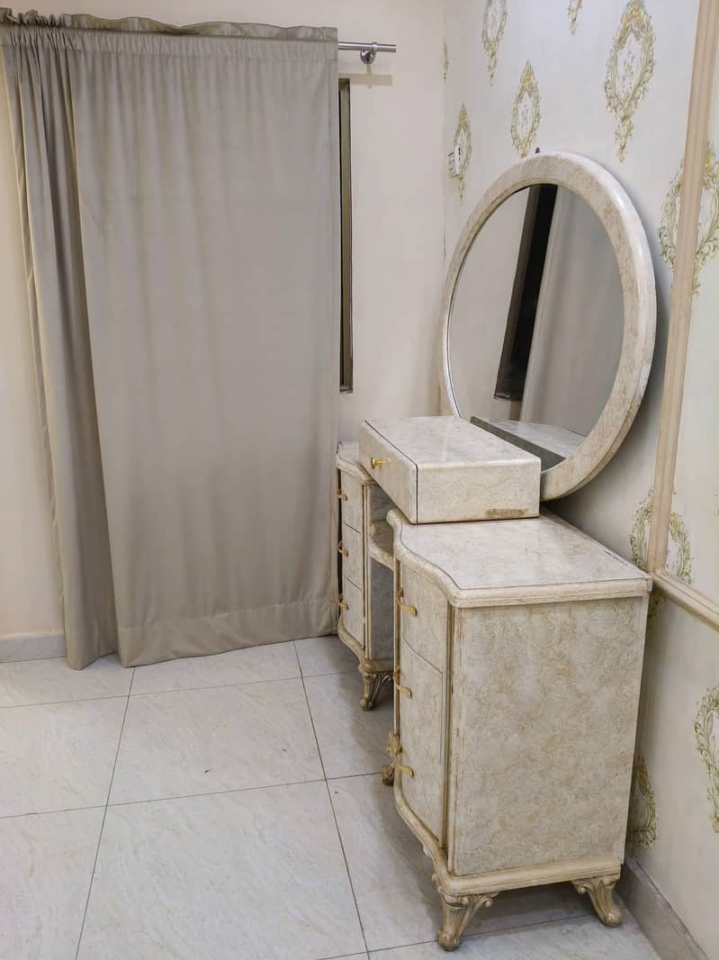 Bed Side Table Dressing 3