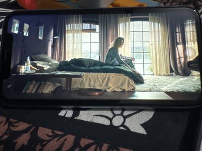 Iphone Xr in Mint Condition with cabel 64Gb bt Water pack 100 percent