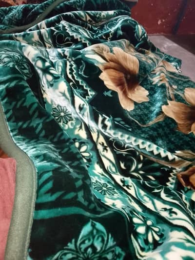 blankets dubal condition bilkul new hai use b nahi howa