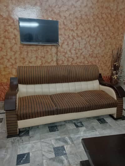 Stylish 5-Seater Sofa Set – Good Condition (3+1+1)