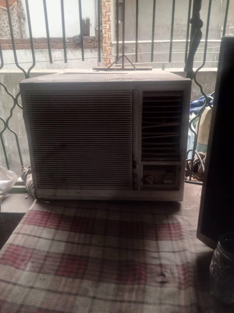 window AC 3
