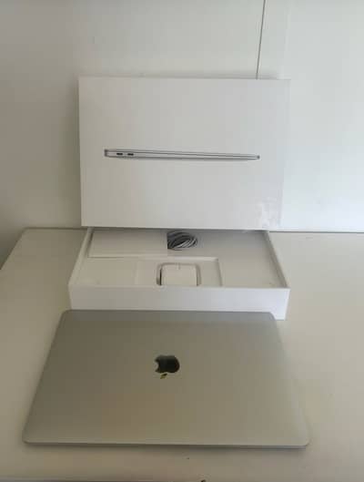 MacBook Air M1, 2020 Box With Accessories