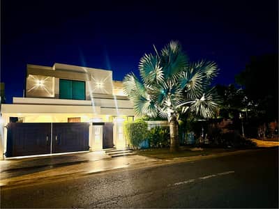 One Kanal Slightly Used Ultra Modern Design Well Maintained Owner Build Bungalow For Sale At Prime Location Of DHA Lahore Near To Park Masjid & Commercial Market