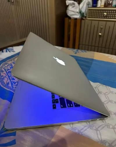 Macbook pro 2013 || 2 GB dedicated Graphics card | 16 GB ram | 512 SSD