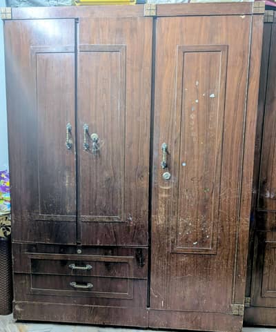 Dressing cupboard and divider