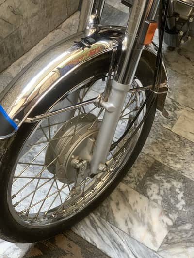 Honda 125 24 model red colour lush condition engine mo open no reapir