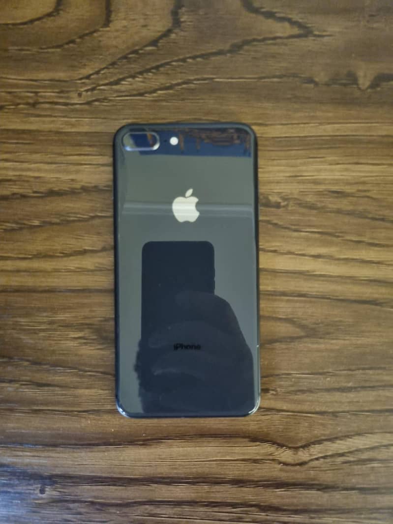 iPhone 8 Plus 1