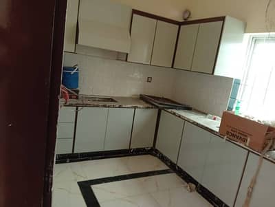 6 MARLA UPPER PORTION LIKE NEW