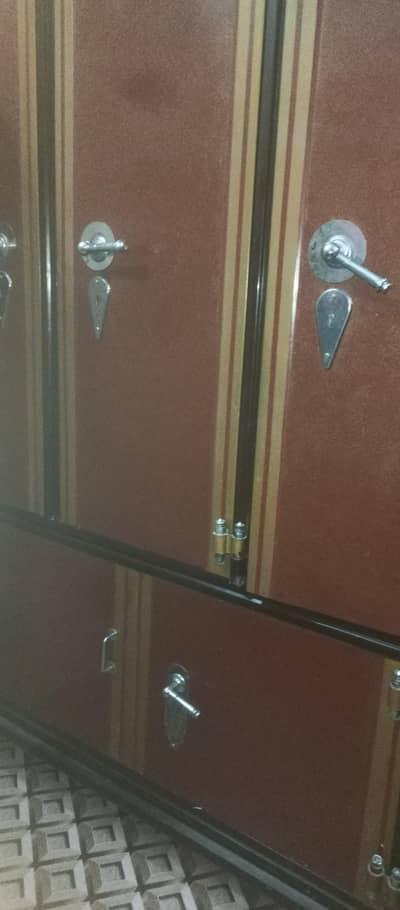 steel safe almari and dressing