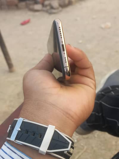 I phone xs pta proved all original phone true torn only battery change