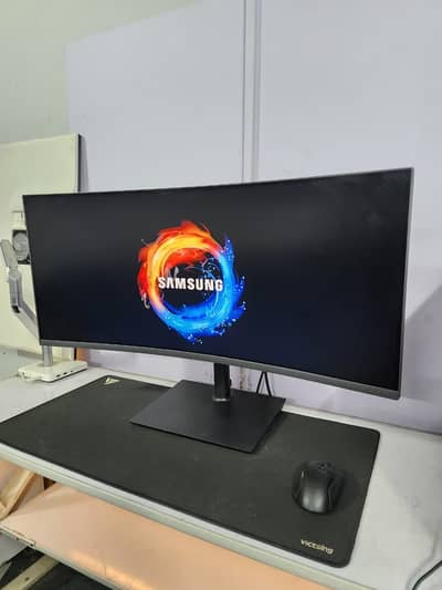 Samsung 34" Borderless Curved Monitor 100Hz 3440x1440 USB-C