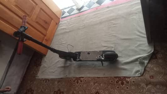 2 big and 1 small scootyes for sale mechanical problem