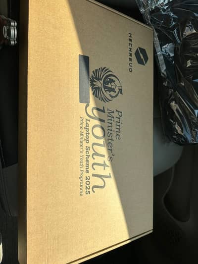 Selling my BOX PACK MACHREVO Laptop