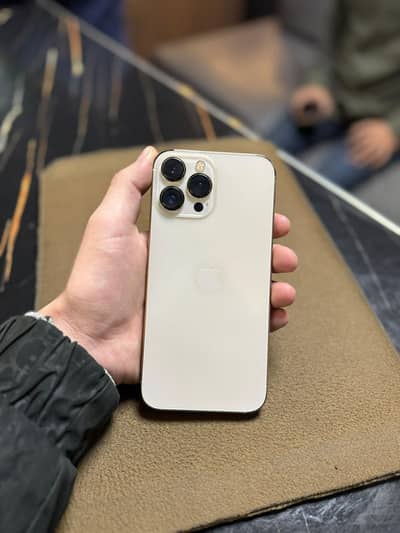 I phone 13proMax 10/10 battery health 82 512gb E Sim time available