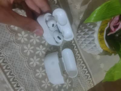 apple pro 2 generation with pouch and lightning cable