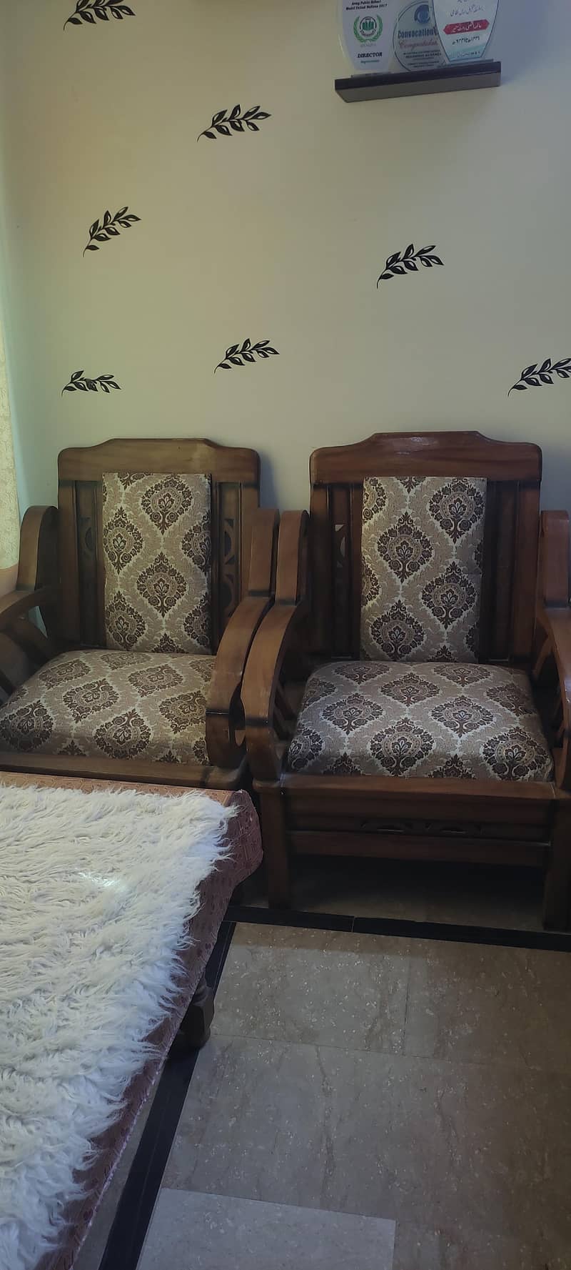 Sofa set with table. 0