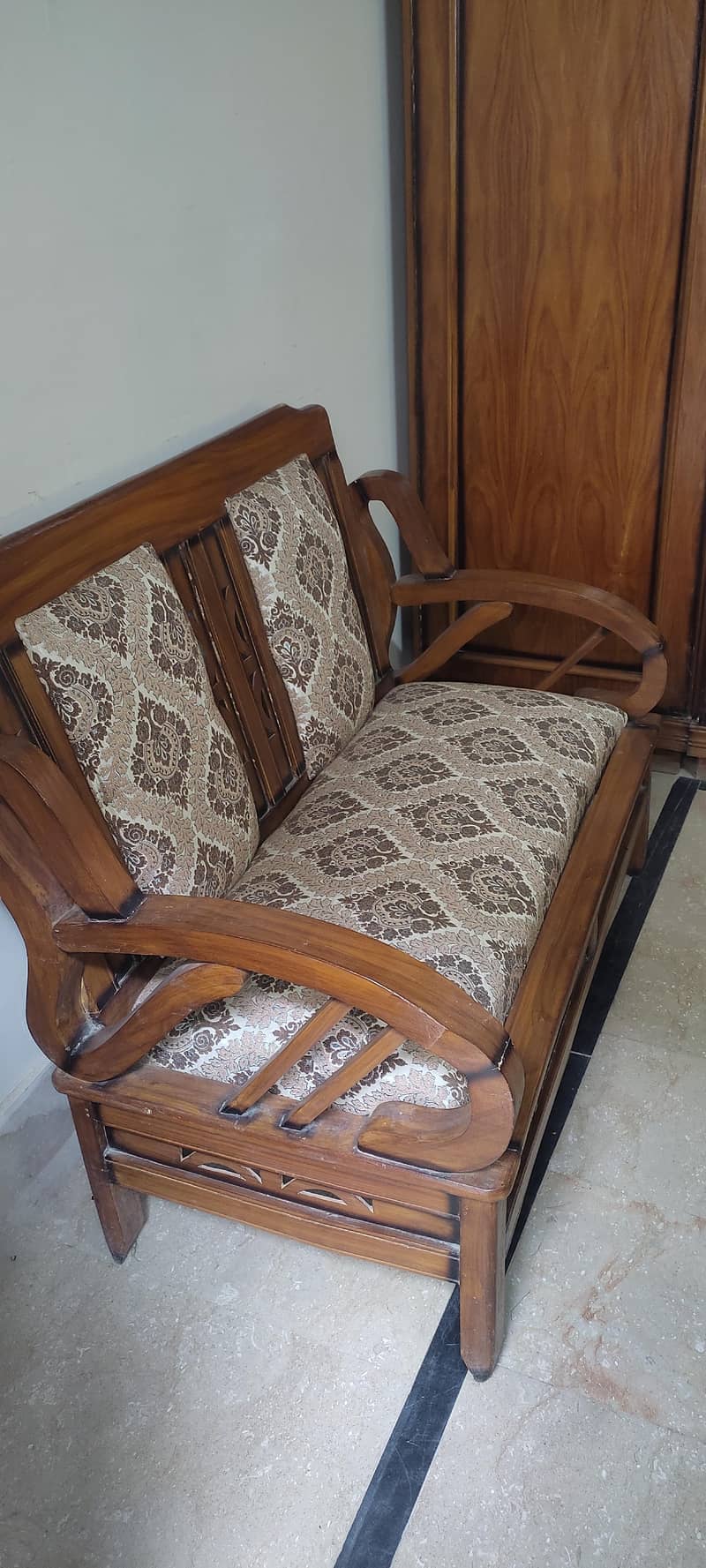 Sofa set with table. 1