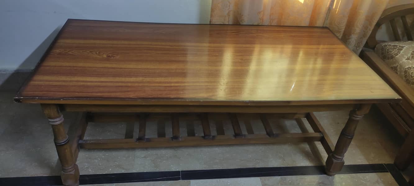 Sofa set with table. 2