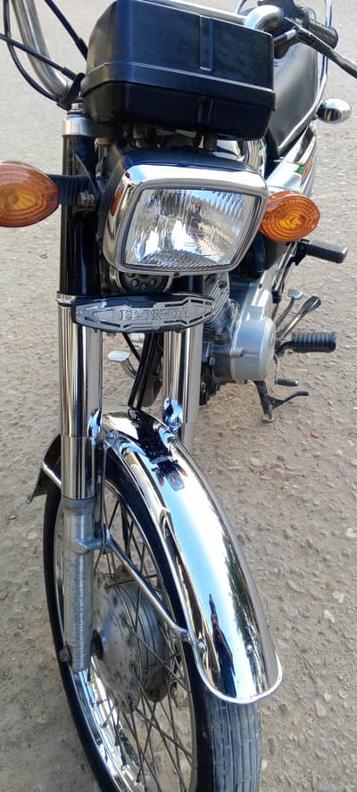 Honda CG 125 2023 model Karachi number 0/3/1/6/1/1/1/6/6/1/5/
