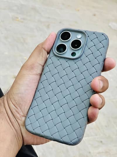 IPHONE 15 PRO  complete box 128gb 87 BETTERY HEALTH ORIGNAL PANEL