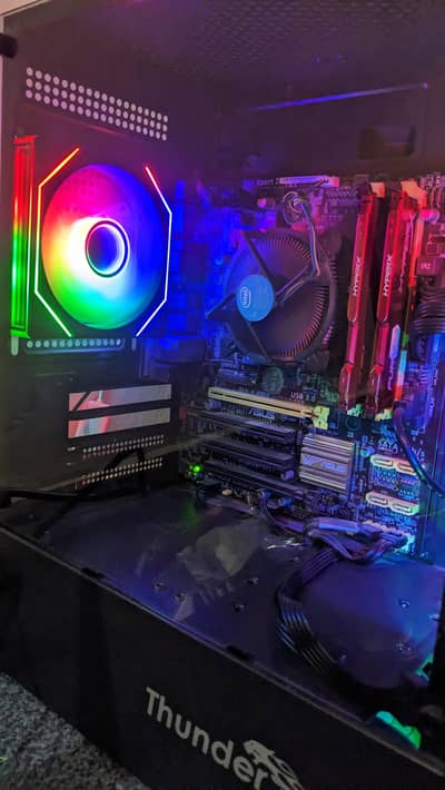 Gaming pc and 22 inch border less dell screen