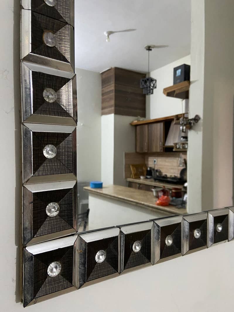 Wall mirror & table 3