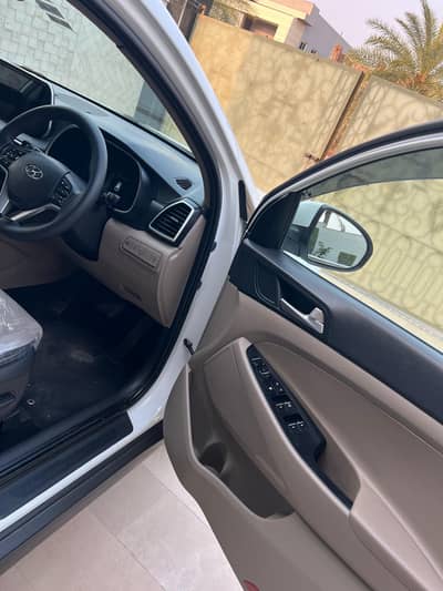 TUSCON  AWD TOTAL ORIGNAL PARKING SENSOR