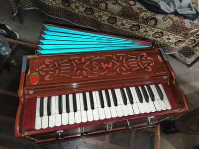 harmonium with capler