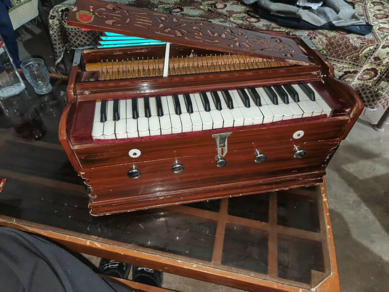 harmonium with capler 4