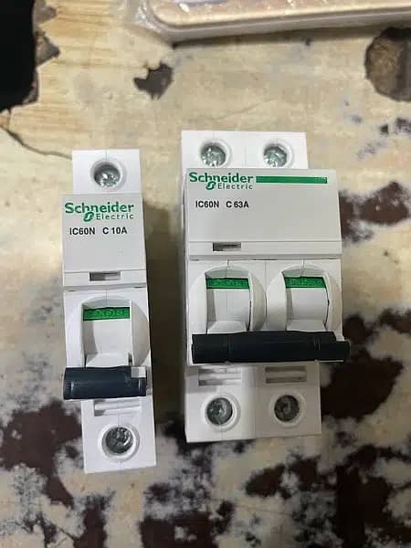 Schneider breakers 3