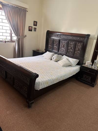 King Bed 2 side table dresser mattress