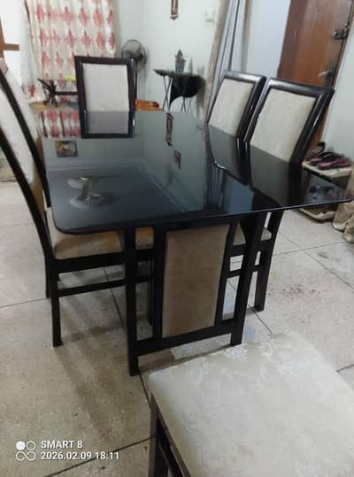 6 Seater Dinning table